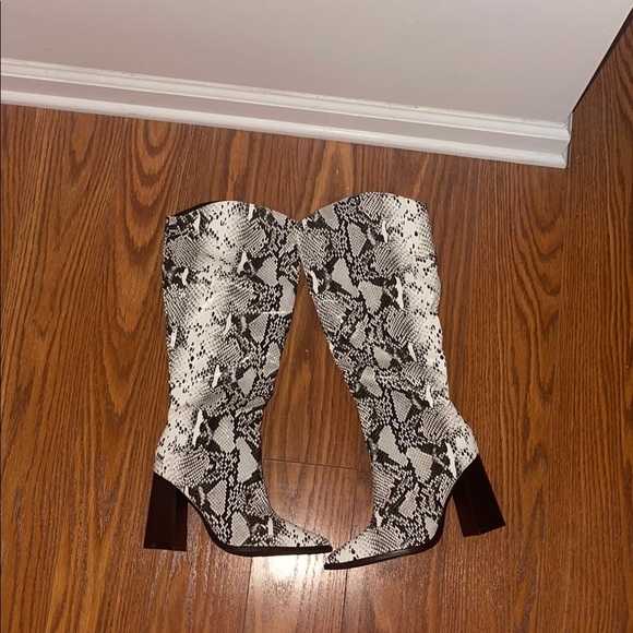 SHEIN Shoes - SHEIN Gray Snake Print Heeled Boots